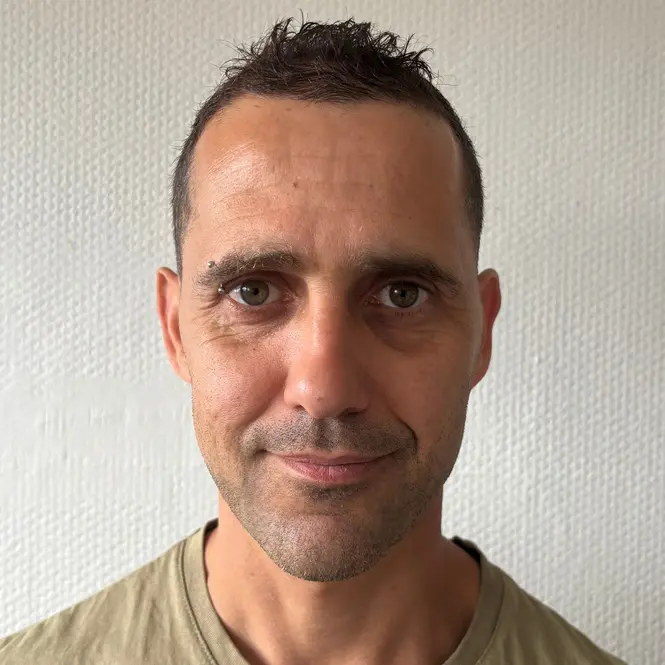 CV Aide carreleur / façadier / maçon - réf.2610082210